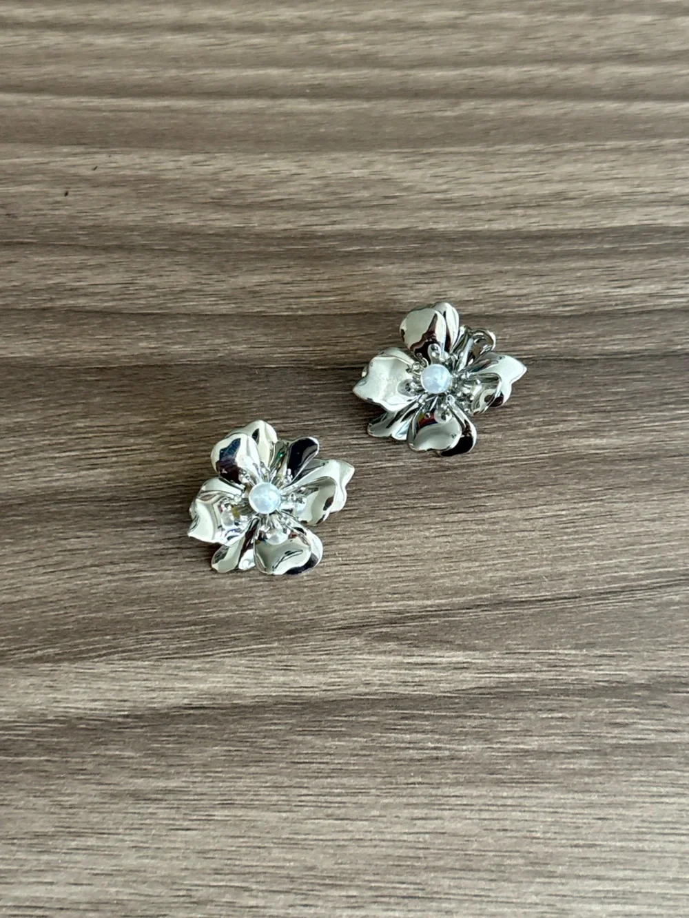 Pearl flower earrings Q1070
